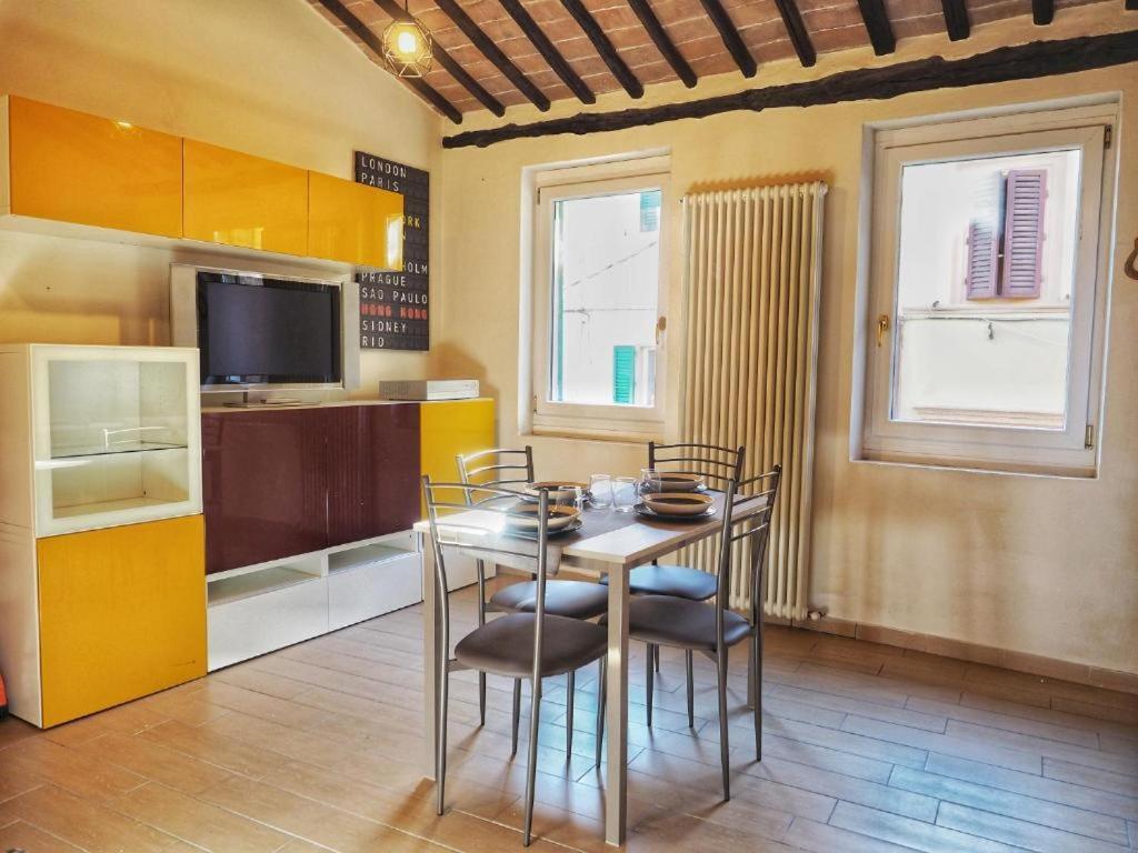 Contrada House By Francigenaapartments Siena Bagian luar foto